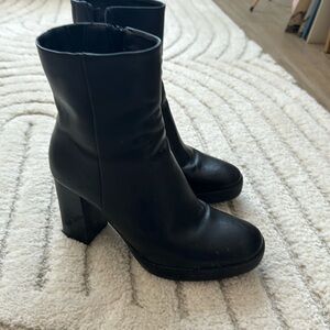 New York & CO black booties